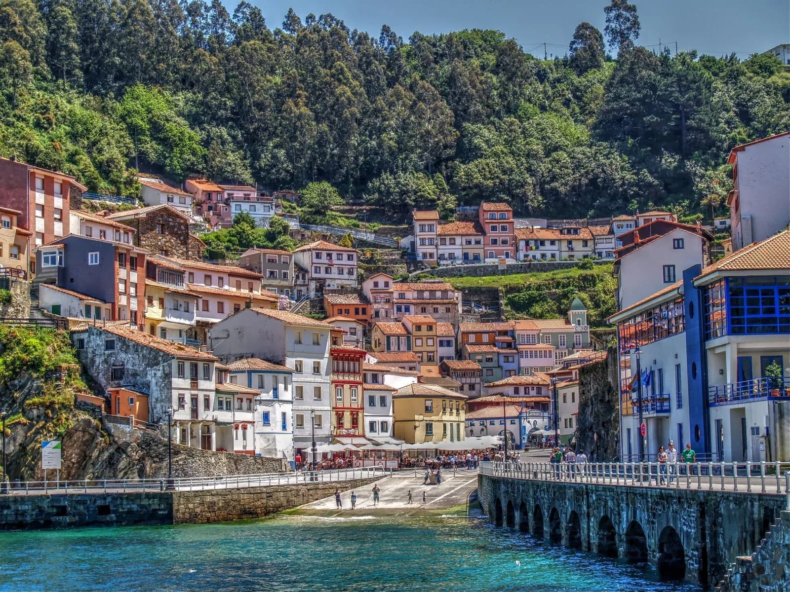 Paisaje costero de Asturias, entorno para comprar vivienda