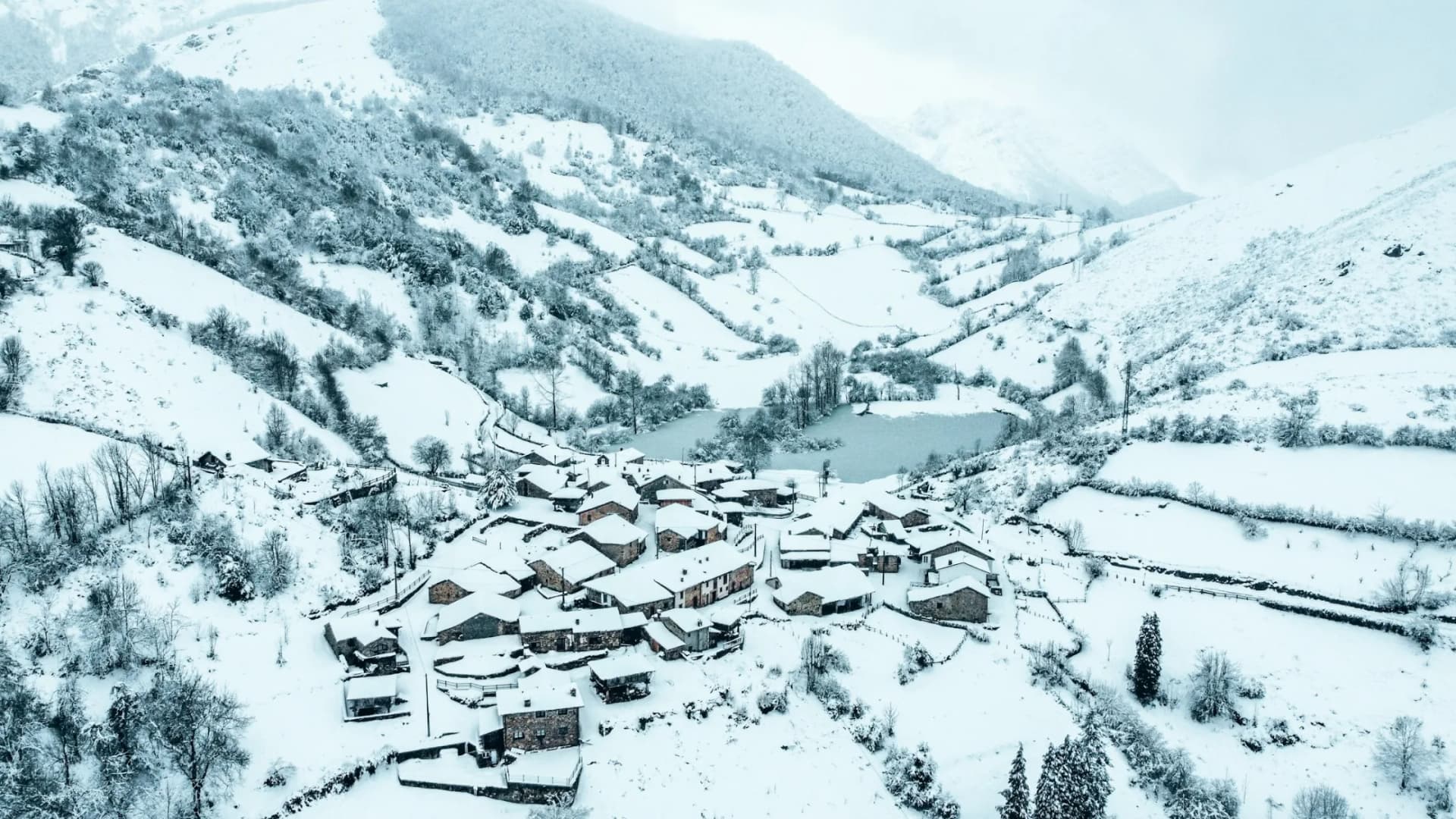 Núcleo residencial entre montañas de Asturias, mercado de inversión inmobiliaria