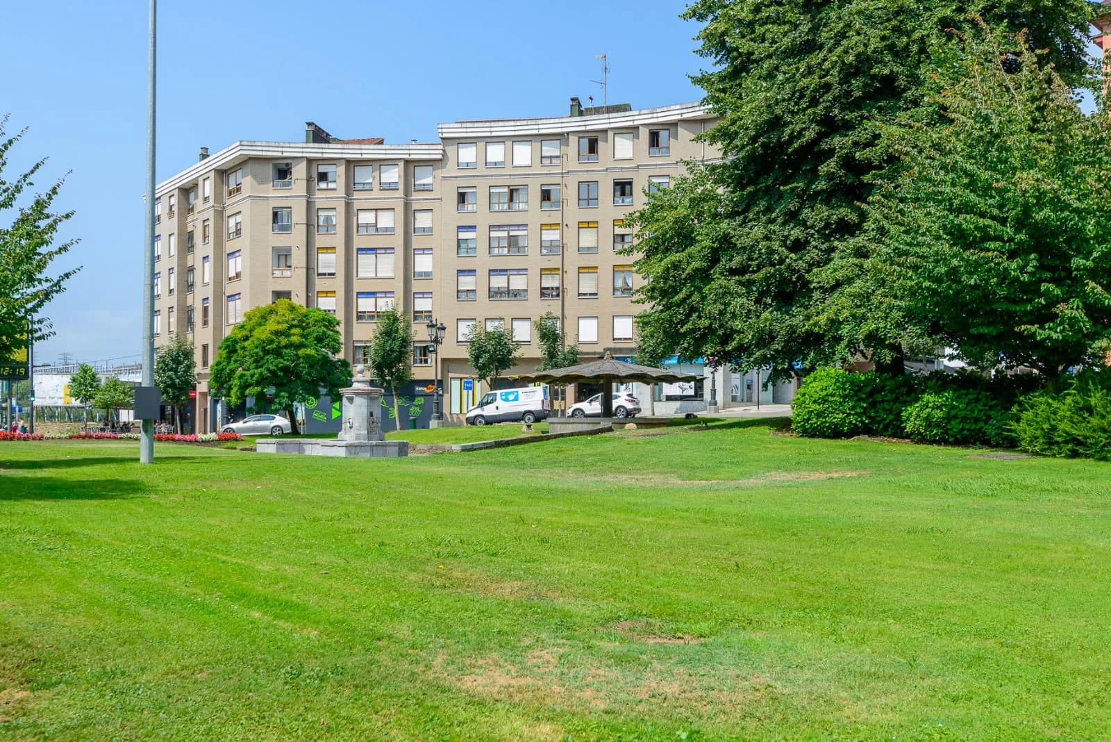 Piso en venta en Oviedo con 108 m2, 3 habitaciones y 2 baños, Garaje, Trastero, Ascensor y Amueblado., imagen 6