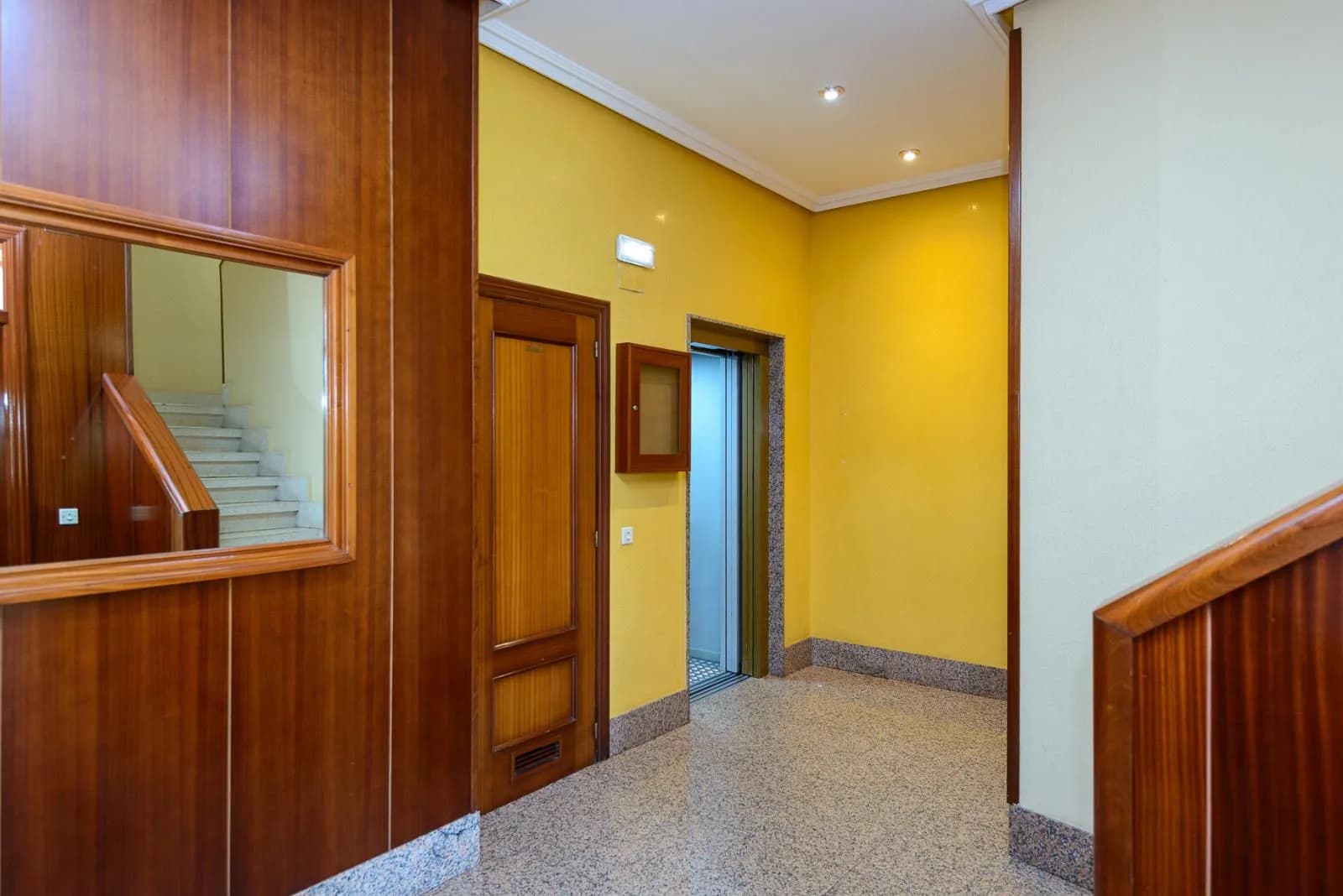 Piso en venta en Oviedo con 108 m2, 3 habitaciones y 2 baños, Garaje, Trastero, Ascensor y Amueblado., imagen 9
