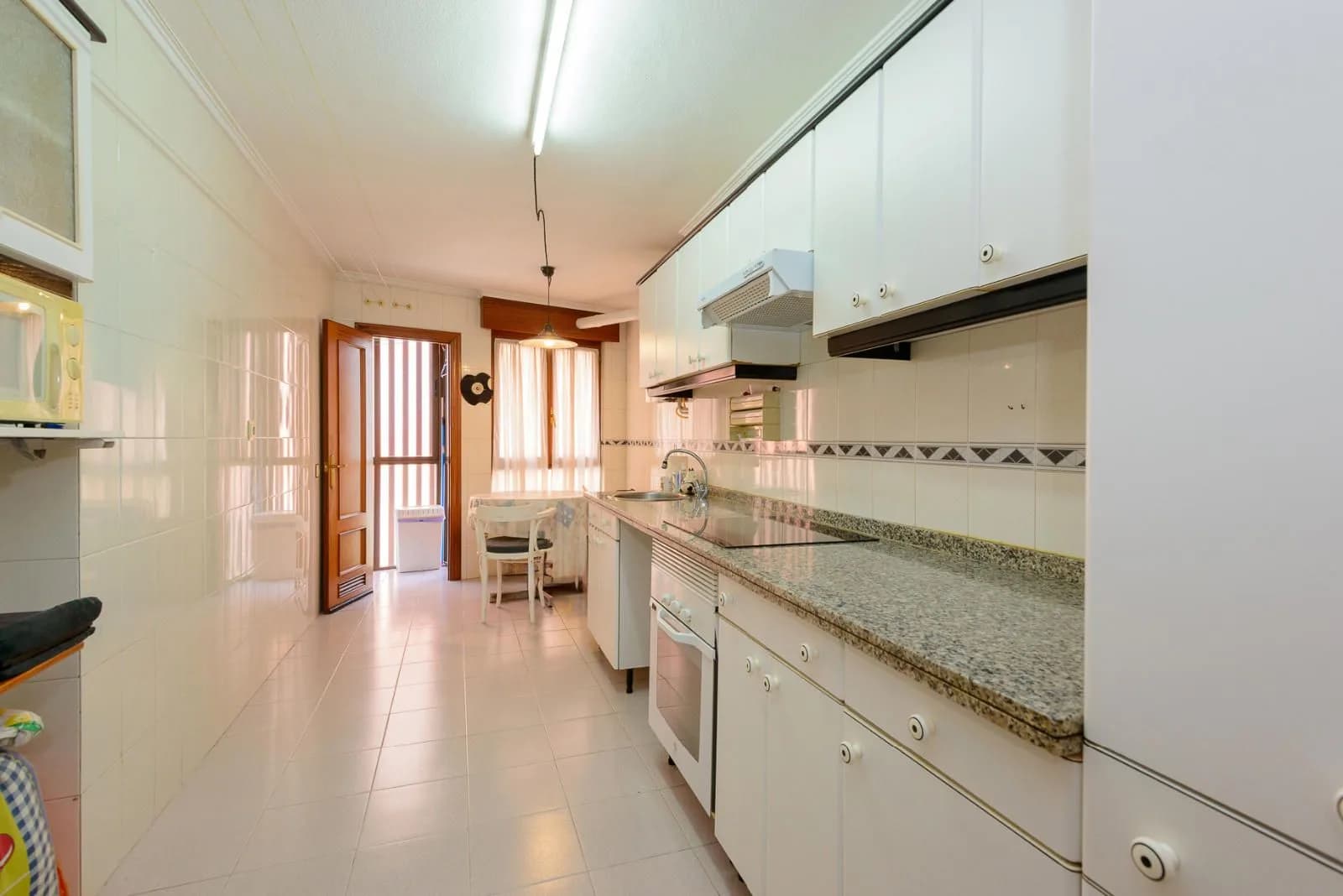 Piso en venta en Oviedo con 108 m2, 3 habitaciones y 2 baños, Garaje, Trastero, Ascensor y Amueblado., imagen 16