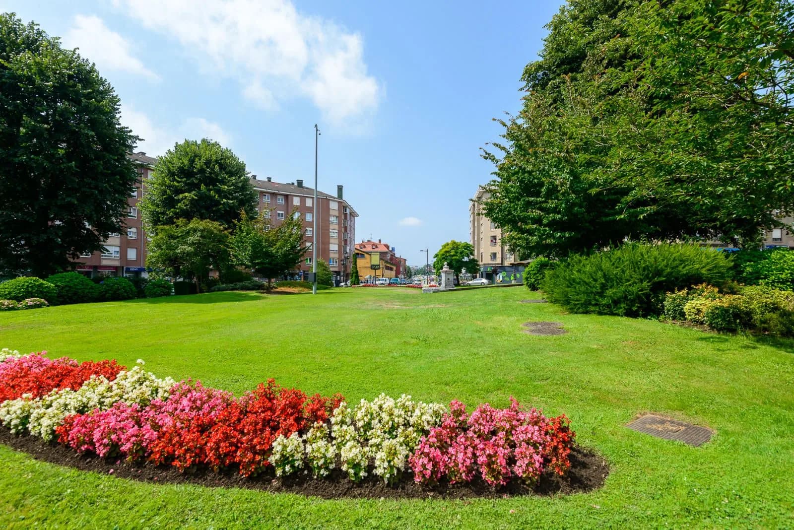Piso en venta en Oviedo con 108 m2, 3 habitaciones y 2 baños, Garaje, Trastero, Ascensor y Amueblado., imagen 4