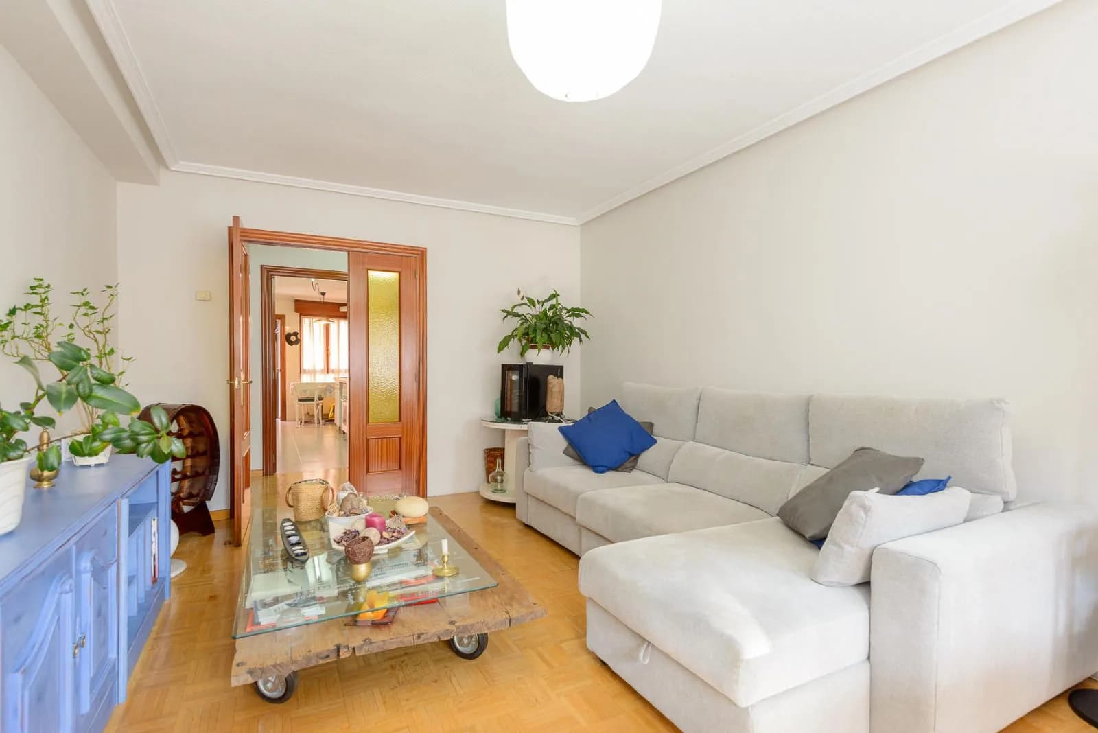 Piso en venta en Oviedo con 108 m2, 3 habitaciones y 2 baños, Garaje, Trastero, Ascensor y Amueblado., imagen 1