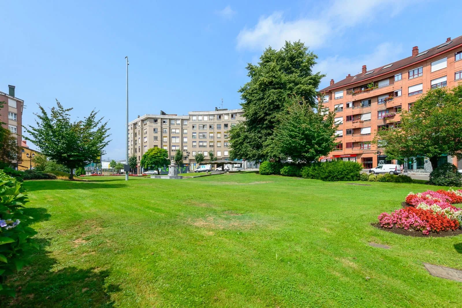 Piso en venta en Oviedo con 108 m2, 3 habitaciones y 2 baños, Garaje, Trastero, Ascensor y Amueblado., imagen 7
